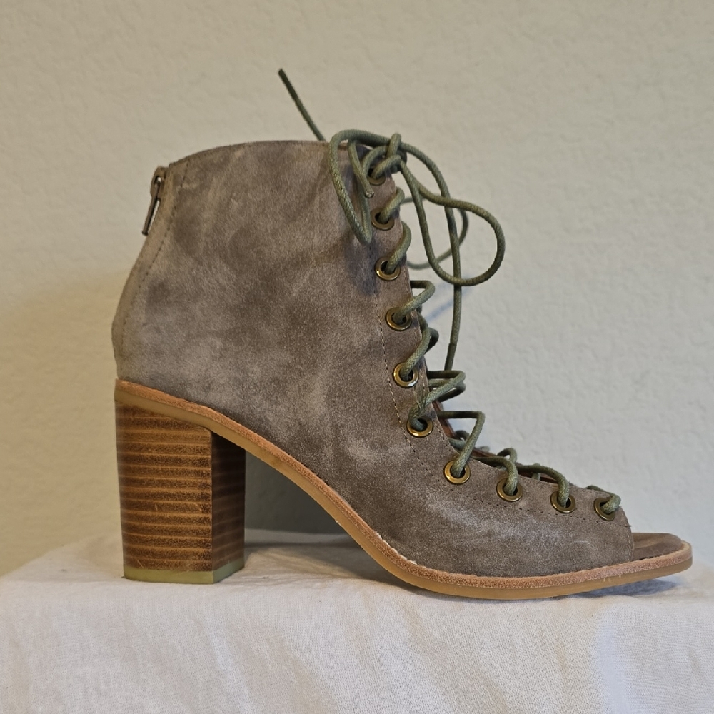 Jeffrey Campbell "Cors" Taupe Lace-Up Suede Booties. Size 7.5M Gently Worn